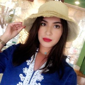 Meet your Posher, Dania